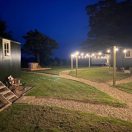 The Shepherds Huts & The Well Lodge At Ormesby Manor Ormesby Saint Michael Bagian luar foto