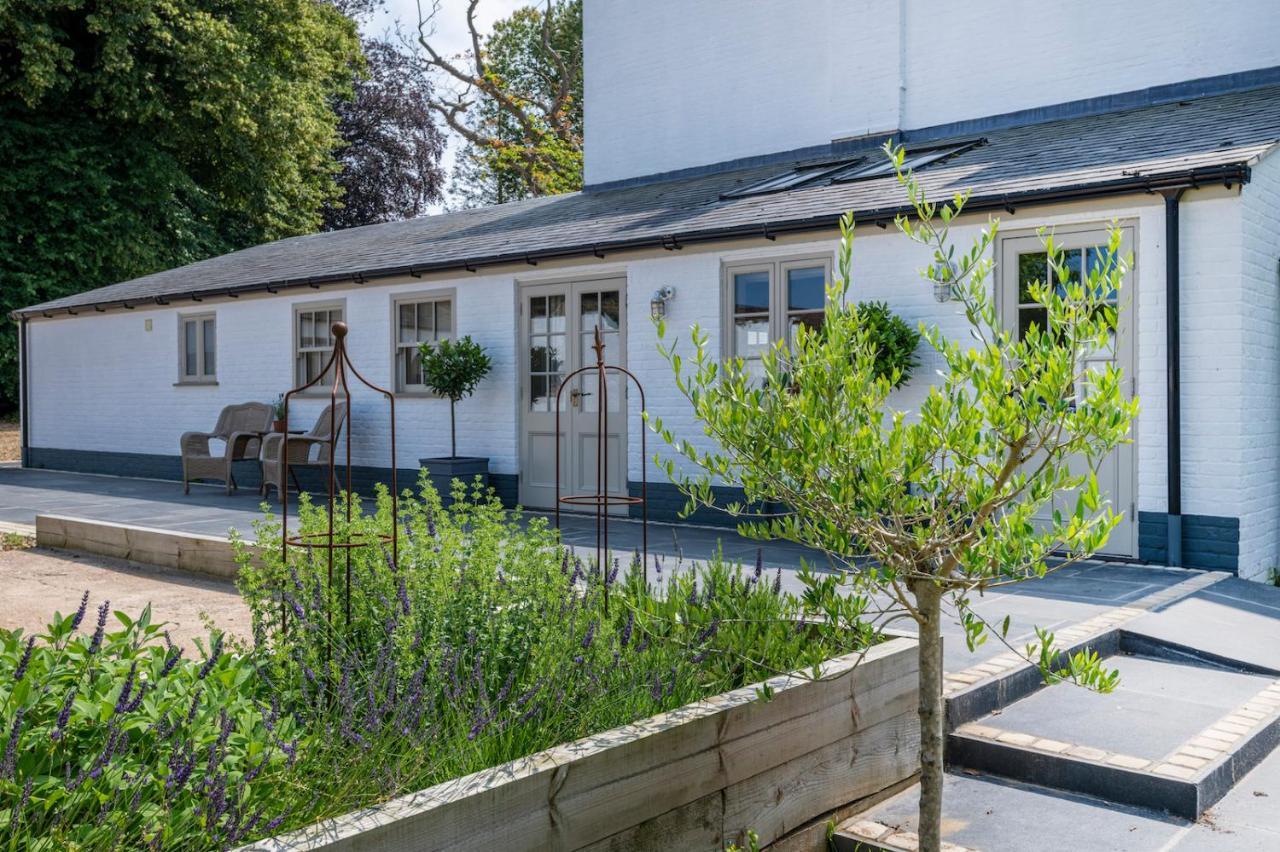 The Shepherds Huts & The Well Lodge At Ormesby Manor Ormesby Saint Michael Bagian luar foto