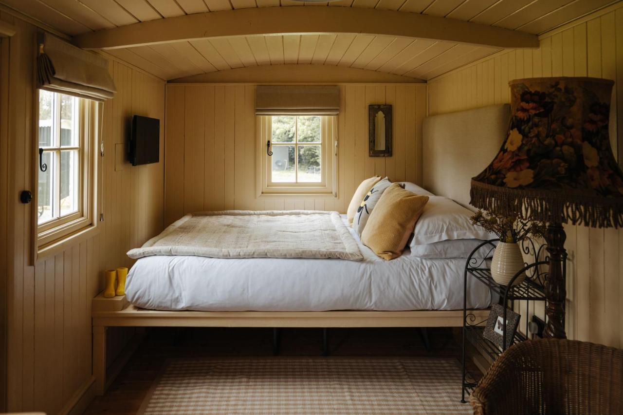 The Shepherds Huts & The Well Lodge At Ormesby Manor Ormesby Saint Michael Bagian luar foto