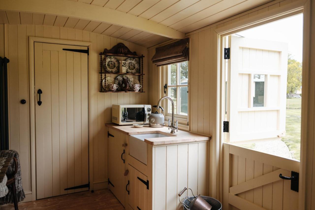 The Shepherds Huts & The Well Lodge At Ormesby Manor Ormesby Saint Michael Bagian luar foto