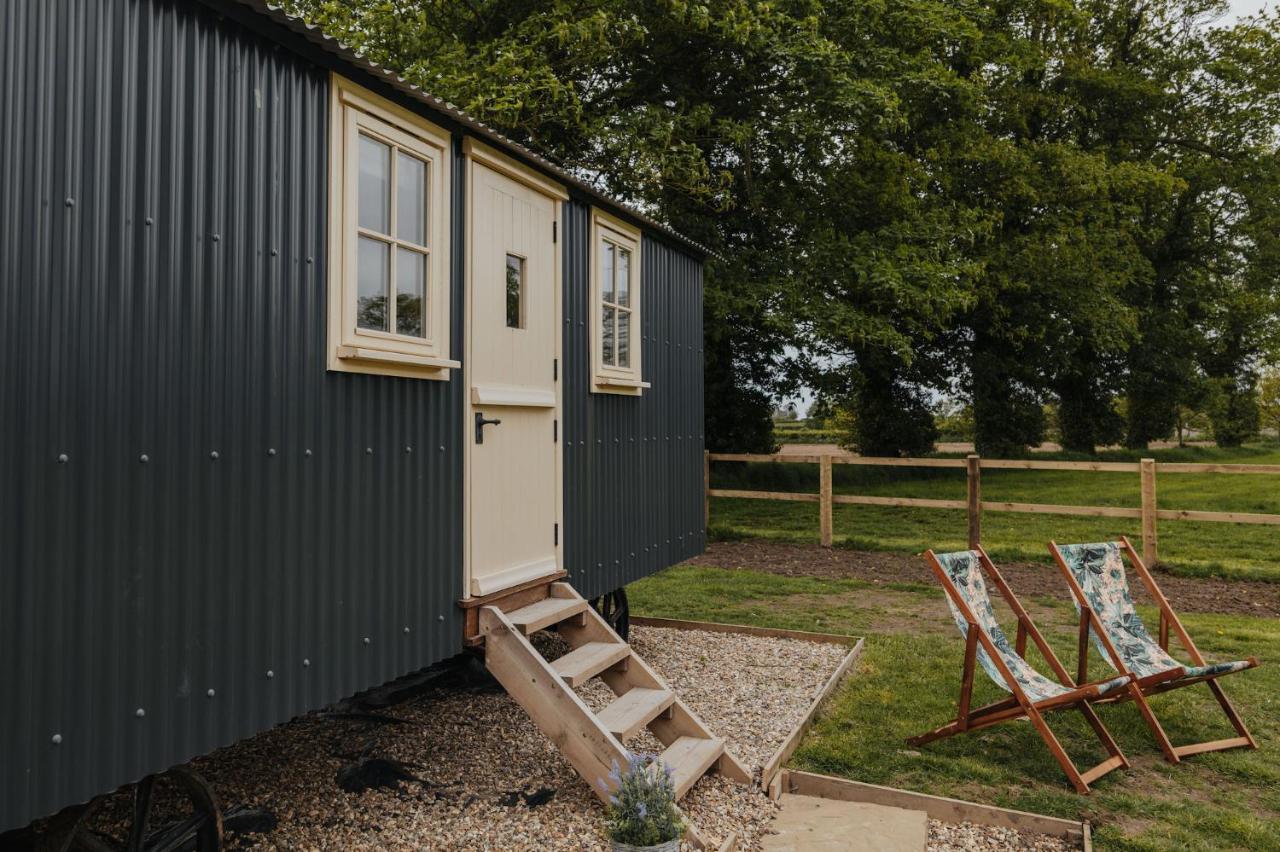 The Shepherds Huts & The Well Lodge At Ormesby Manor Ormesby Saint Michael Bagian luar foto