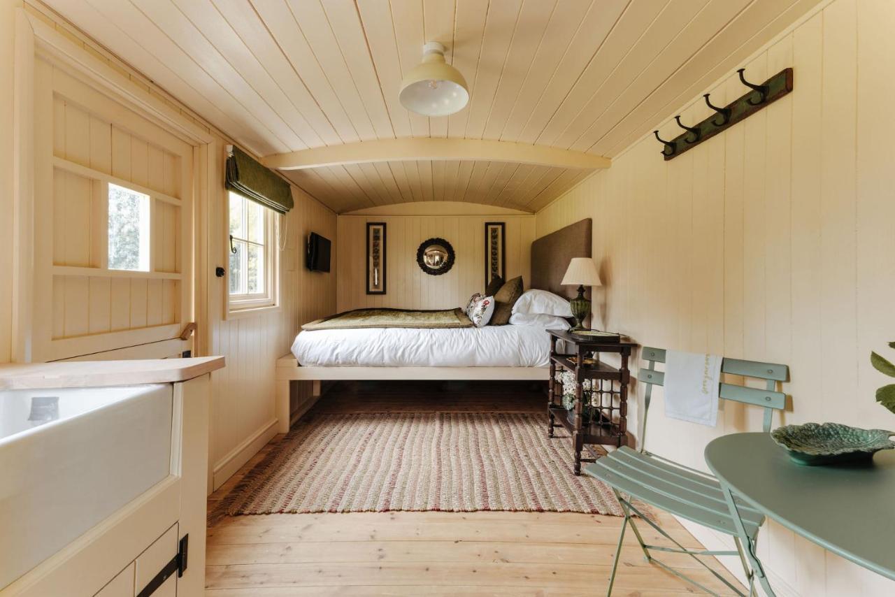 The Shepherds Huts & The Well Lodge At Ormesby Manor Ormesby Saint Michael Bagian luar foto