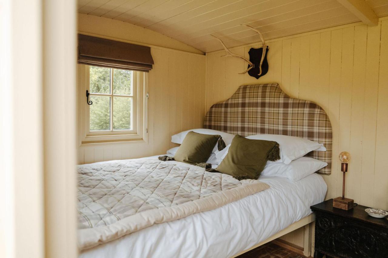 The Shepherds Huts & The Well Lodge At Ormesby Manor Ormesby Saint Michael Bagian luar foto